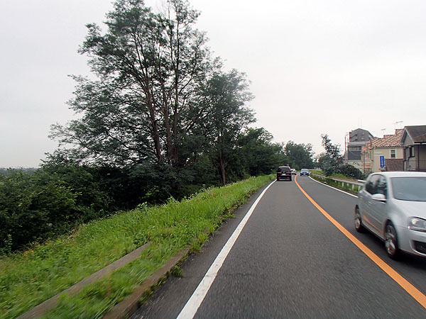 多摩川沿いの信号の少ない道